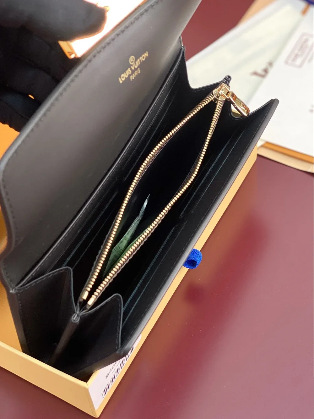 Louis Vuitton Sarah Dauphine Wallet
